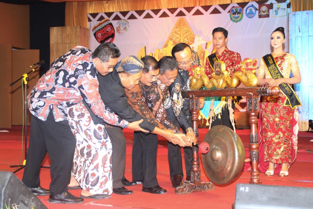 Bupati Hadir pada Peringatan Hari Jadi SMAN 1 Pacitan ke-54 Bupati Hadir pada Peringatan Hari Jadi SMAN 1 Pacitan ke-54